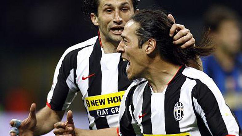 Mauro Camoranesi bo v Torinu pri Juventusu ostal vsaj še do konca leta 2011.