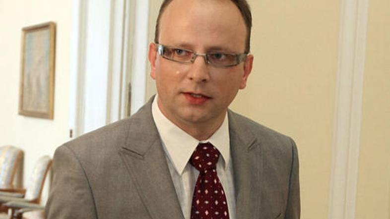 Žerjav meni, da bi Pahor z umikom zakonika prihranil tudi nepotrebne stroške za 