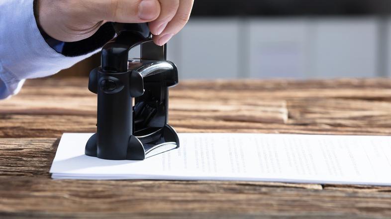 dokument potrdilo žig