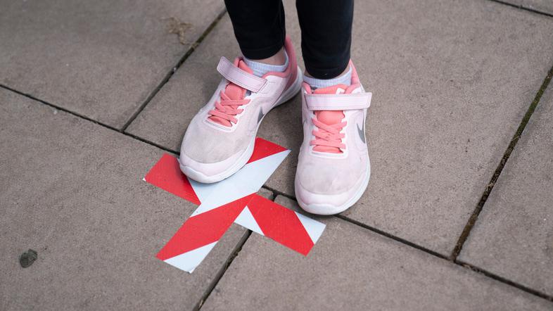 Šola učenci covid virus razdalja ukrepi