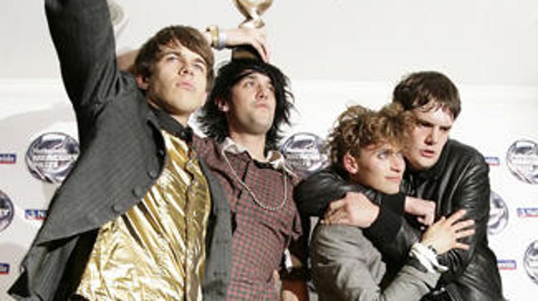 Člani skupine Klaxons so se zmage zelo razveselili.