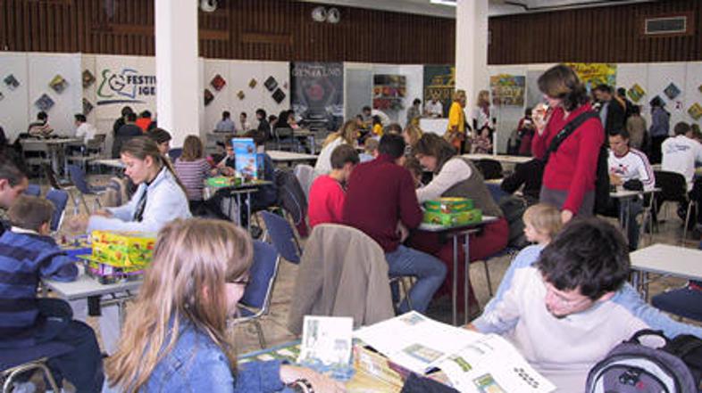 Na festivalu so se obiskovalci lahko preiskusili v raznih družabnih igrah.