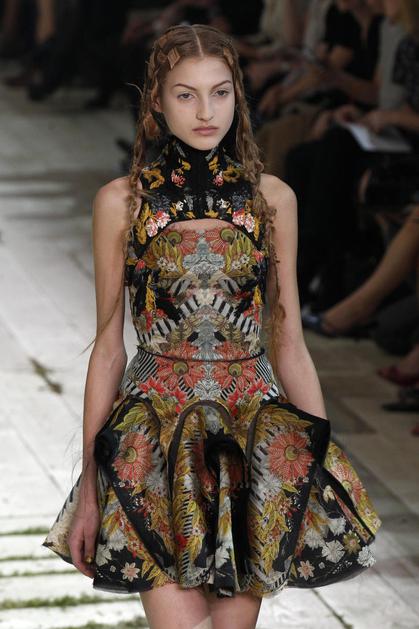 Alexander McQueen; pomlad/poletje 2011