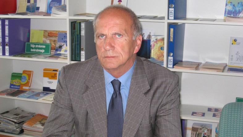 “Težko si razlagam, zakaj ta anonimka; ne vem, kakšni in čigavi interesi so v oz