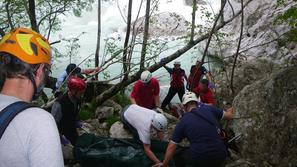 Reševanje vodnika na soči