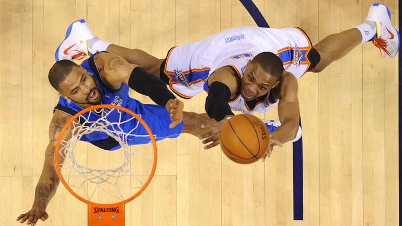 Russell Westbrook in Tyson Chandler