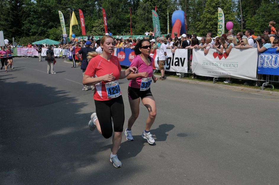 Če želite visokoresolucijsko fotografijo, nam pošljite elektronsko sporočilo na 