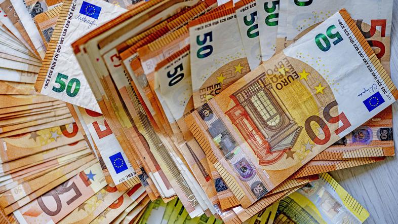 denar banka štetje denarja denarnica evri bankkomat