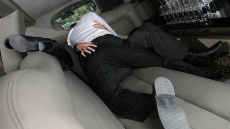 Pazite, da vas ne ujamejo na delu.