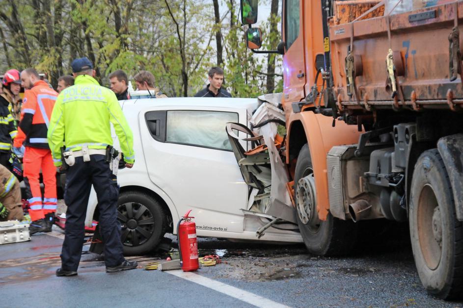 Smrtna prometna nesreča pri Obrovu