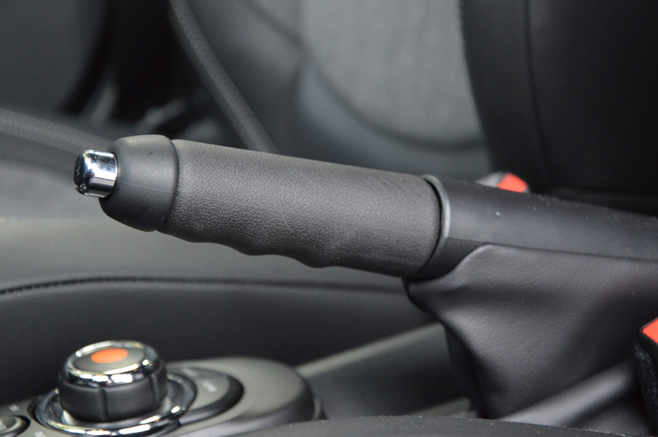 Ročna zavora | Avtor: Andrej Leban