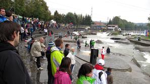 Zaradi vremena so bile prvi dan na SP tribune bolj prazne. (Foto: Matej Podgorše