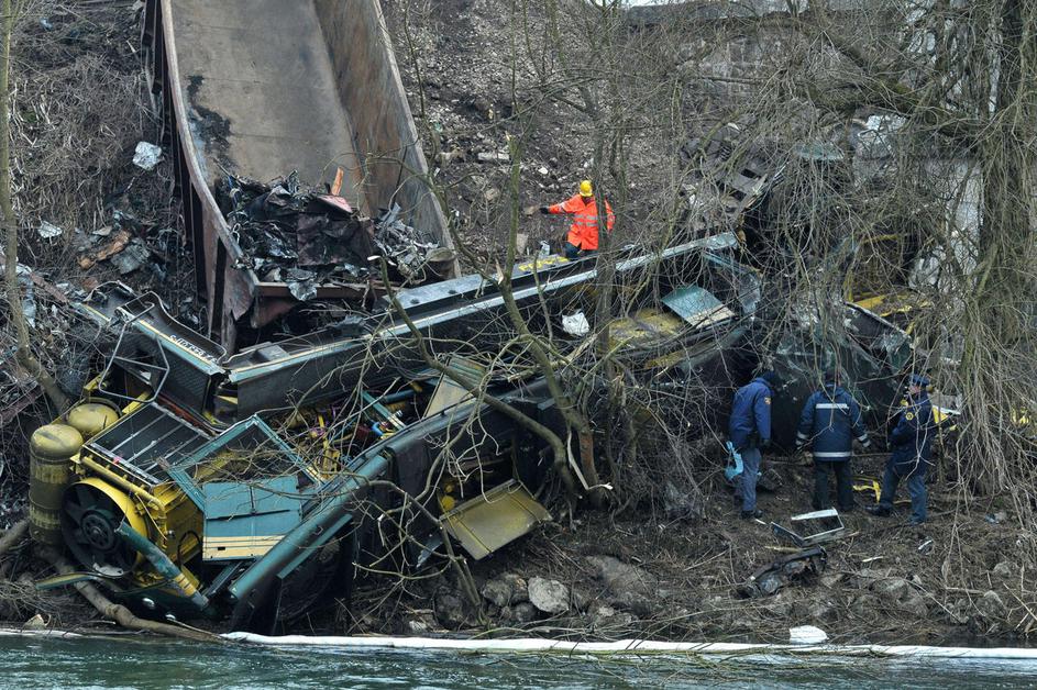 lokomotiva vlak nesreča zalog