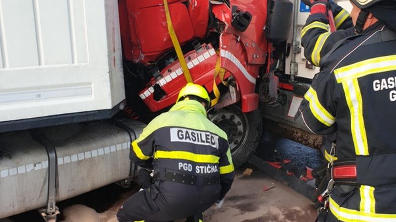 nesreča dolenjska avtocesta tovornjak