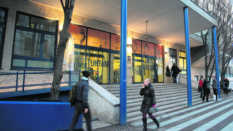 Čeprav je ministrstvo obljubljalo, da bo brezplačen tudi bolonjski magisterij, n