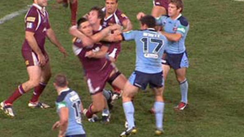 Ragbisti ne izbirajo prijemov pri zaustavljanju nasprotnika.