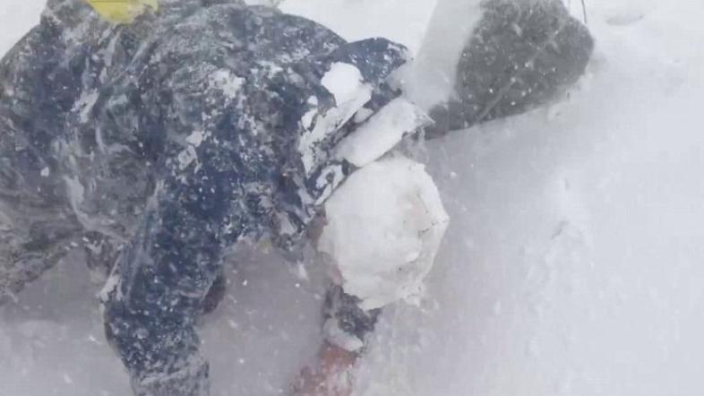 Snežni plaz na Mount Everestu