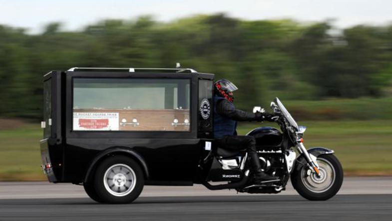 Hitrostni rekord pogrebenga vozila