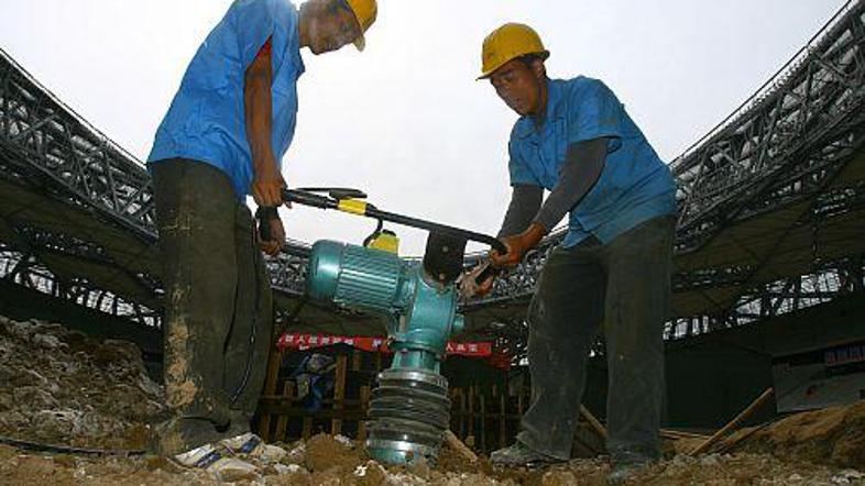 Dela v Pekingu potekajo 24 ur na dan.