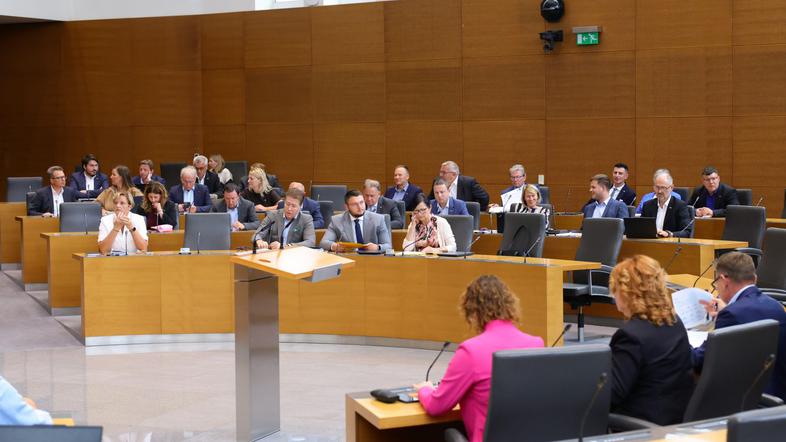 poslanci na 2. redni seji državnega zbora