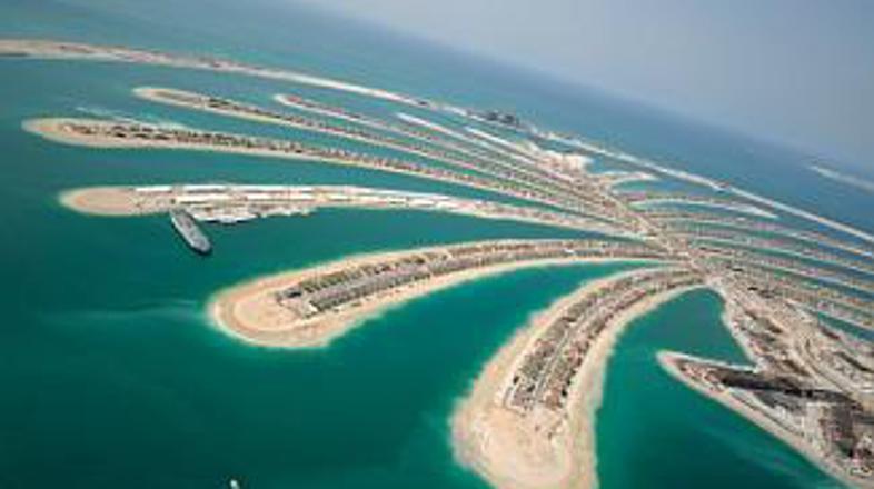 Bogato mesto, kjer gradijo "otoke palme", je eno od največjih gradbišč na svetu.