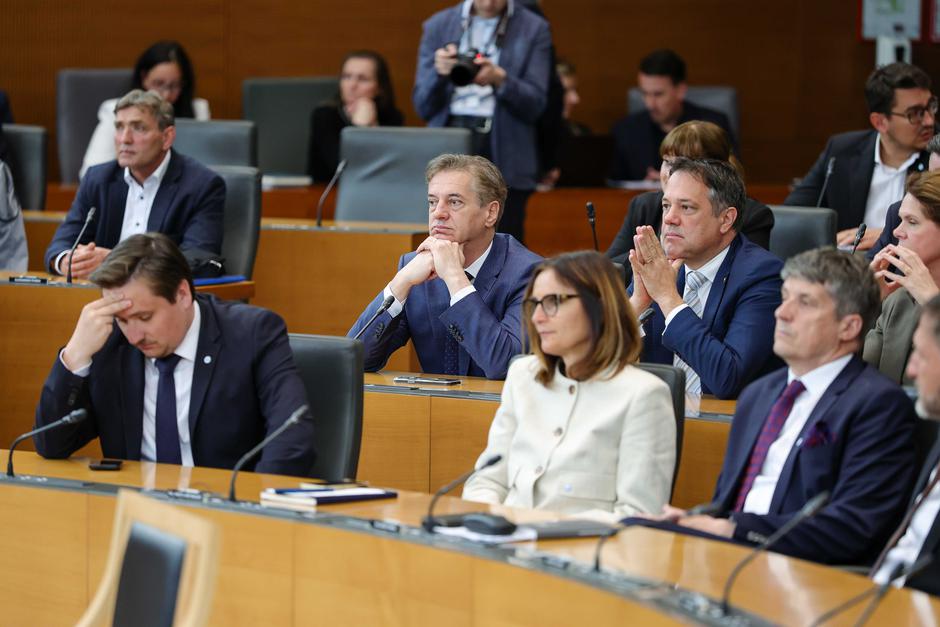 Poslanska skupina Svoboda, Robert Golob, Matej Arčon, Borut Sajovic | Avtor: Saša Despot