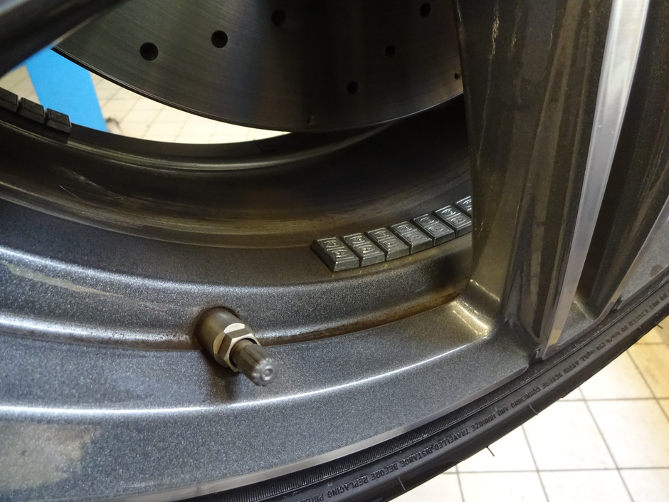 Uteži za platišča | Avtor: Andreja Cilenšek