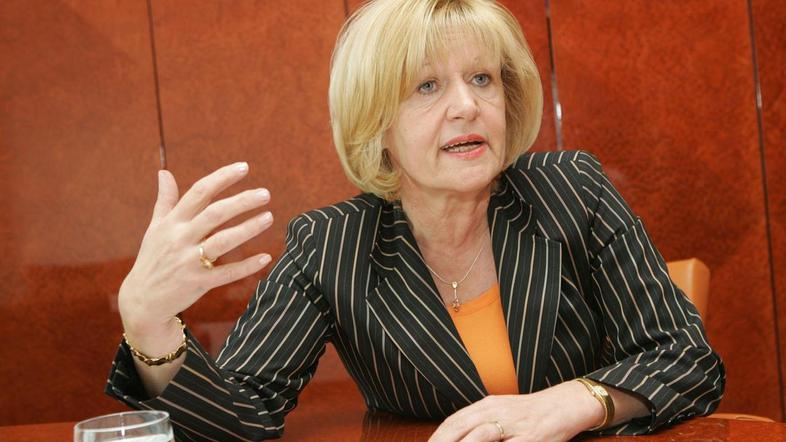 V pravilih natečaja piše, da so odločitve komisije dokončne in da je za tolmačen