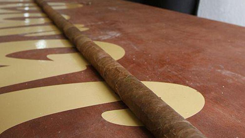 Koliko ljudi in časa bo potrebnega, da bodo cigaro pokadili, agencije ne poročaj