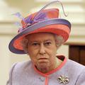S kraljico Elizabetho kljub njenim letom ni češenj za zobat. (Foto: AFP)