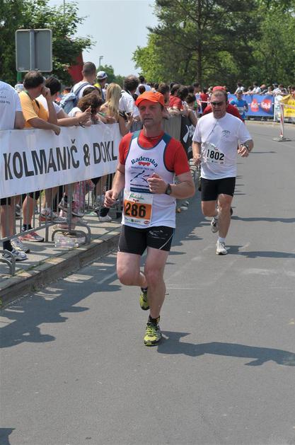 Če želite visokoresolucijsko fotografijo, nam pošljite elektronsko sporočilo na 