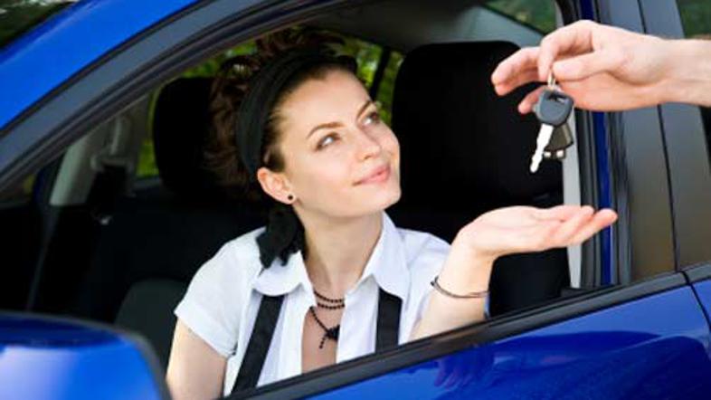 Nakupovanje nakup avtomobil iStockphoto