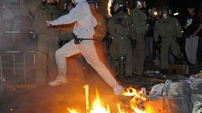 V Ulmu na jugozahodu Nemčije je bilo v protestih ranjenih 50 ljudi, med njimi 29