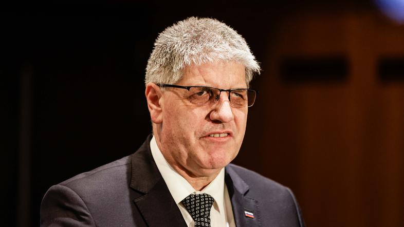 interpelacija Boštjan Poklukar