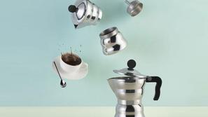 Kafetjera Moka Alessi. Oblikovanje: Alessandro Mendini za Alessi.