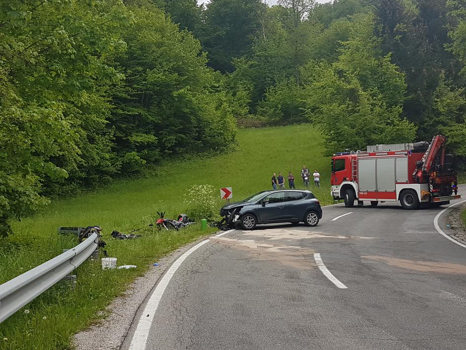 Prometna nesreča, v kateri je umrl 46-letni motorist