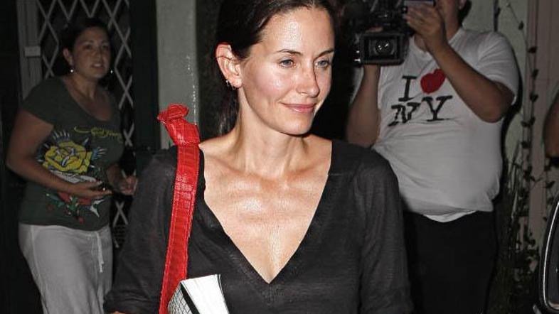 Courteney bo bolnišnico spravila v red.