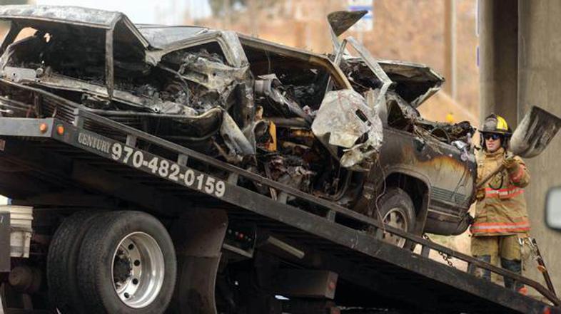 Avto so po padcu zajeli ognjeni zublji.