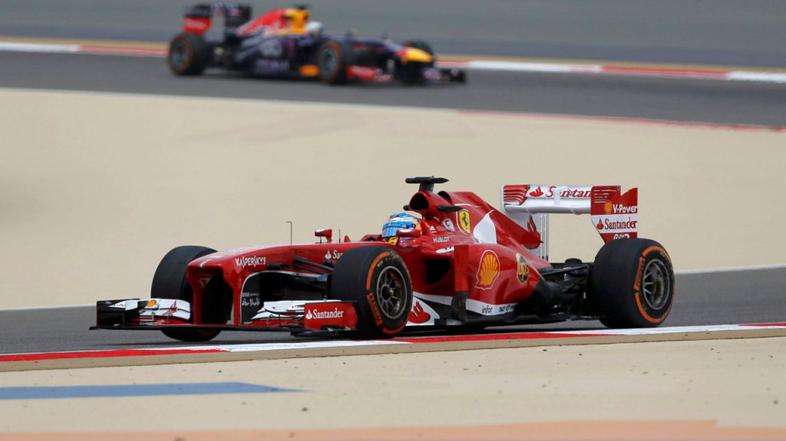 Alonso Ferrari VN Bahrajna Manama trening