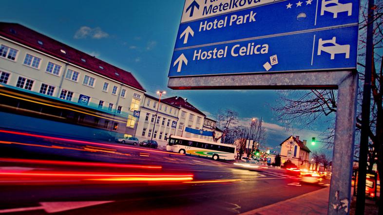 MOL je zavezancem višino nadomestila določila glede na število in lokacije tabel