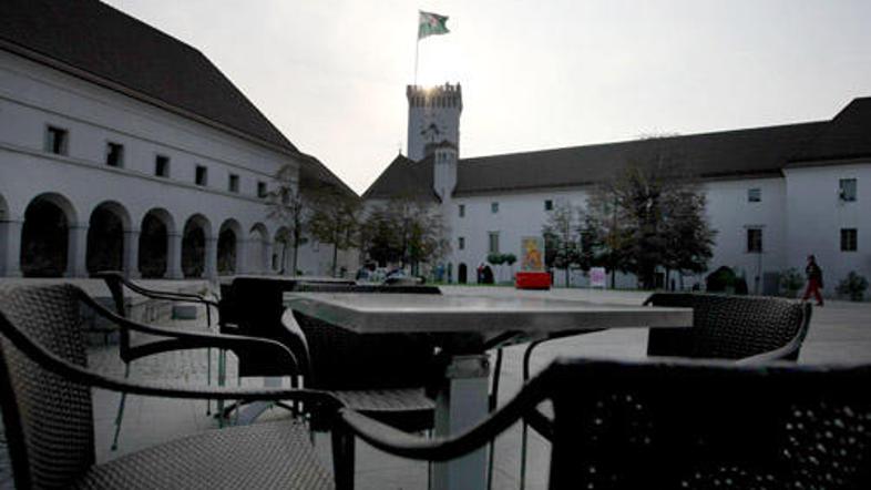 Odprtje razglednega stolpa načrtujejo sredi julija. Skoraj obnovljena sta tudi s