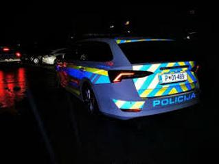 policija avto noč