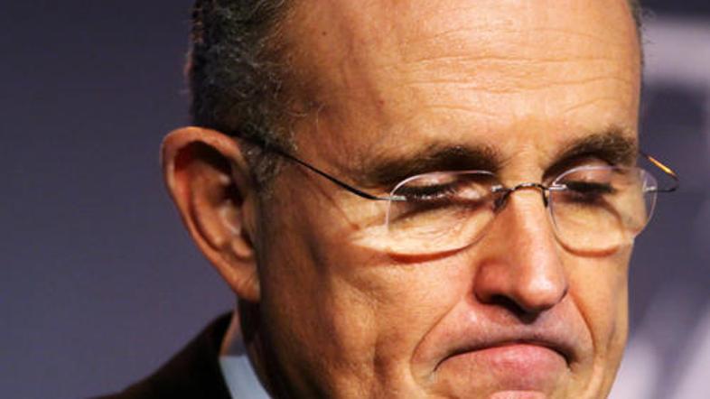 Giuliani je moral na neprijetna vprašanja glede izbire svojih tesnih sodelavcev 