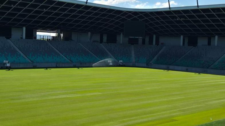 Stožice, prenovljena zelenica