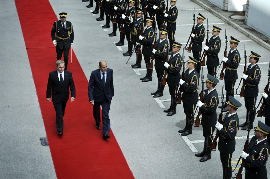 Sprejem Janše z vojaškimi častmi