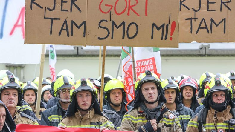 Protest poklicnih gasilcev