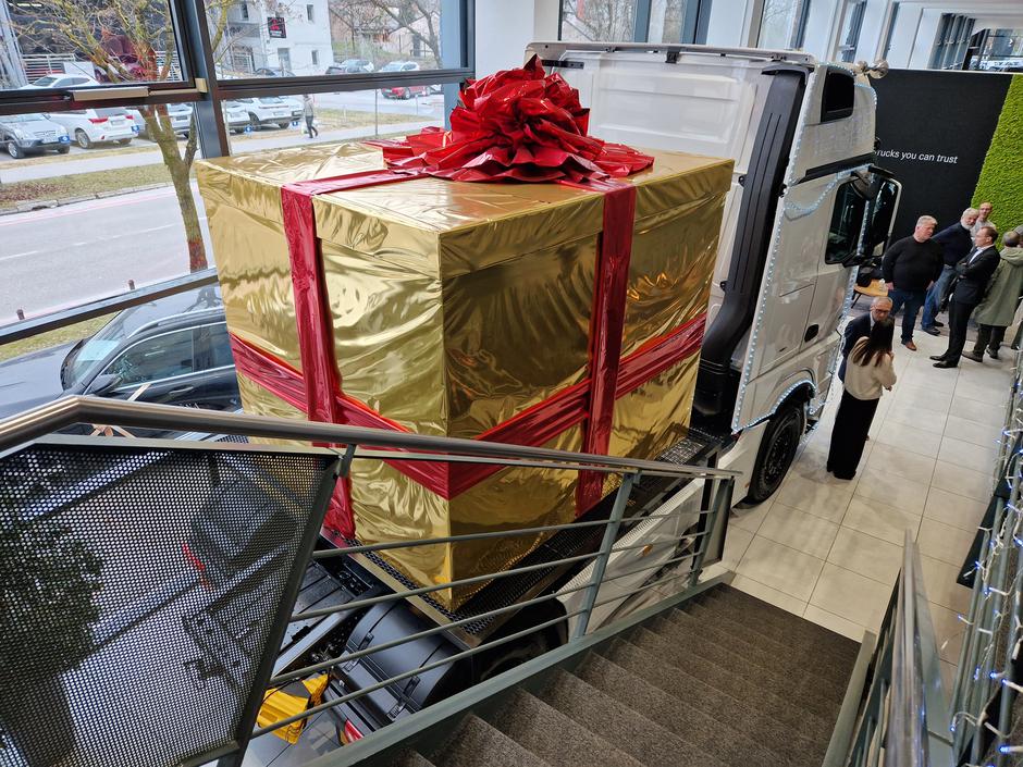 Nov prodajni salon težkih tovornih vozil Mercedes-Benz v Ljubljani | Avtor: Žurnal24 