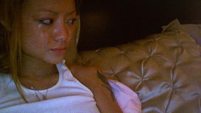 Javnost dvomi, da Tila zares žaluje, saj se njeno stanje na socialni mreži Twitt