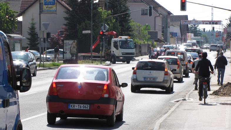 Stanovalci med vzroki za rast prometa naštevajo slabo načrtovanje prostora v pre