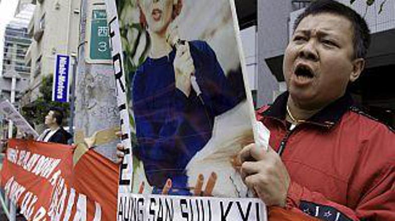 Bodo sankcije prizadele režim?